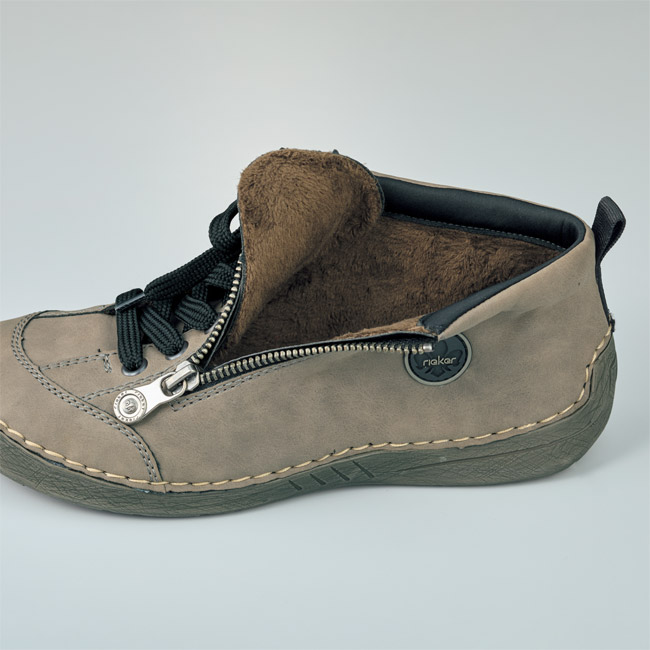 ファスナー付きシューズ