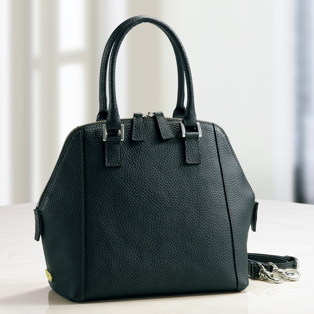 シュリンク加工レザーの2ウェイバッグ