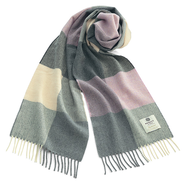 多色使いのウールマフラー