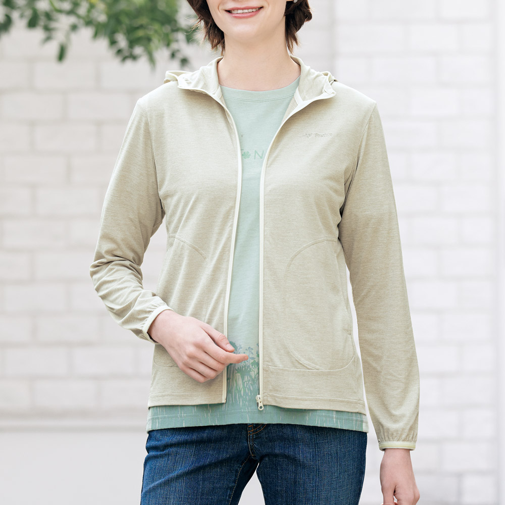 スコーロン素材のパーカ