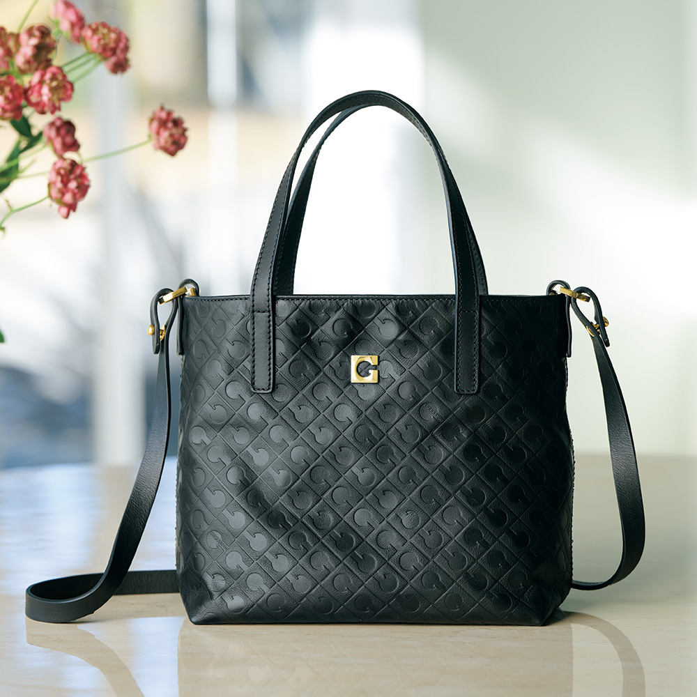 型押しレザーショルダーバッグ