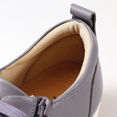 ファスナー付きレザースニーカー