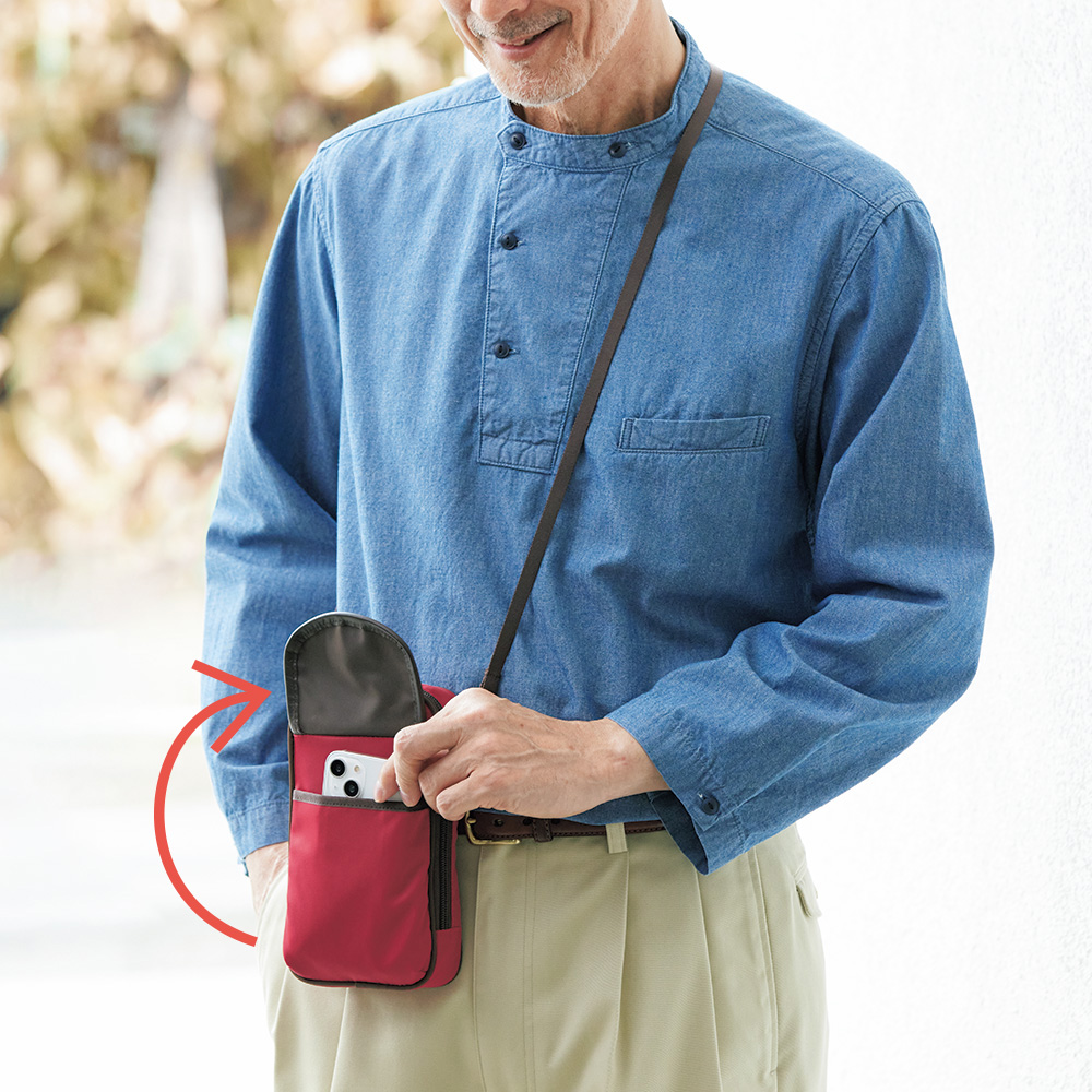 跳ね上げフラップの楽々スマホポーチ