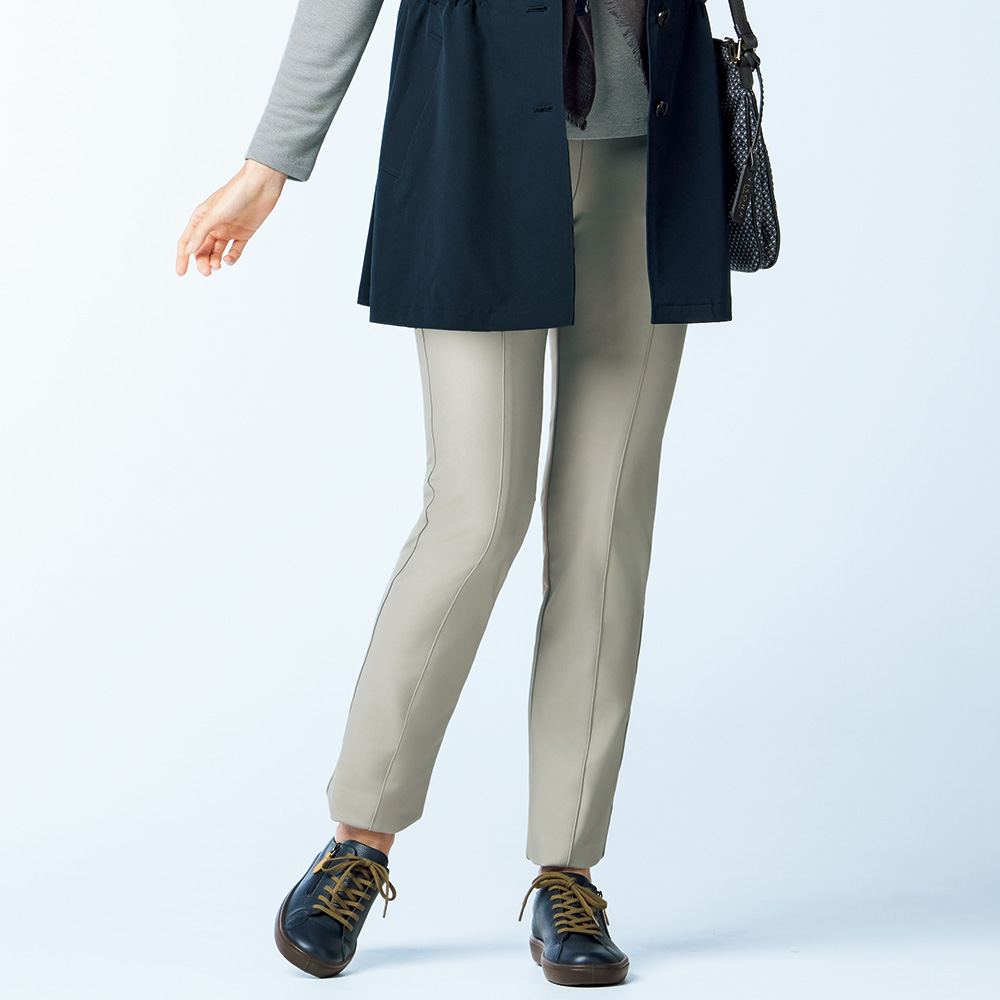 センターシームストレートパンツ