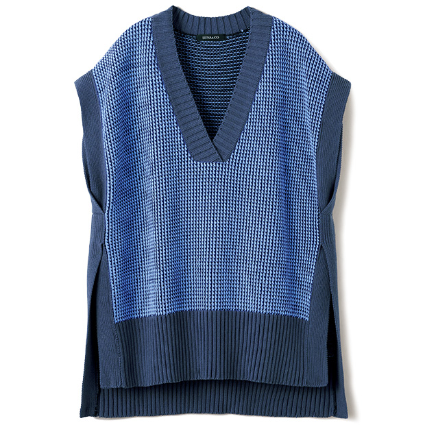 オーバーサイズのニットベスト