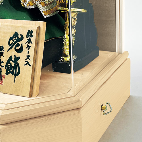 正絹白黄糸縅兜飾り(六角ケース入り)