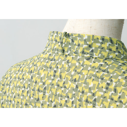 ボウタイ付きブラウス