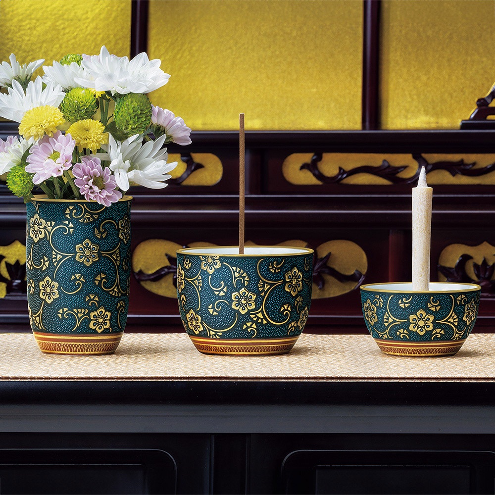 三具足／渦打青粒盛金宝相華唐草文