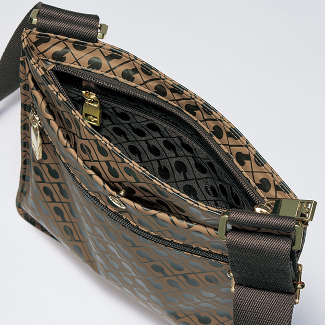 クロスショルダーバッグ