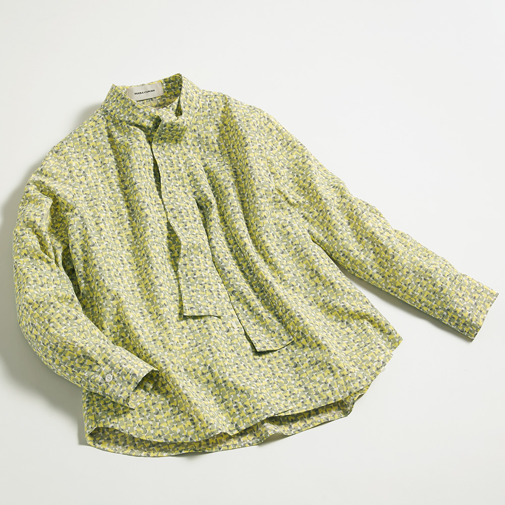 ボウタイ付きブラウス