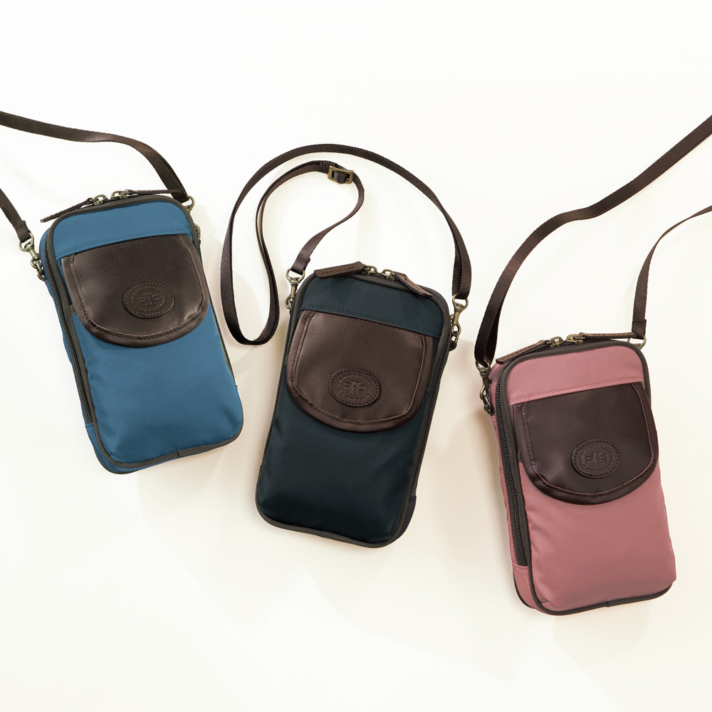 跳ね上げフラップの楽々スマホポーチ