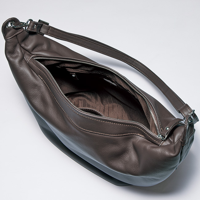 カーフレザーの2ウェイバッグ