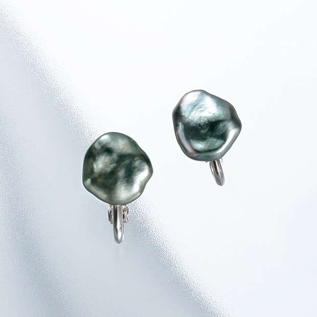 黒蝶ケシパールイヤリング／ピアス