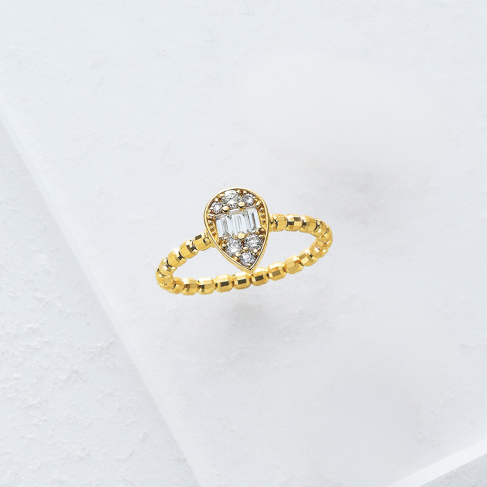 K18ダイヤモンドストレッチリング／ドロップ型