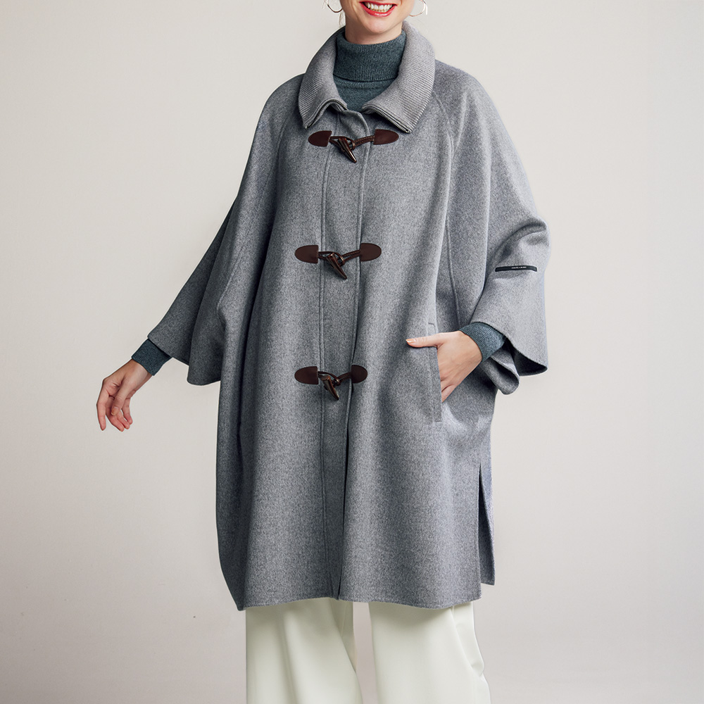 一枚仕立てのウール混ケープ風コート