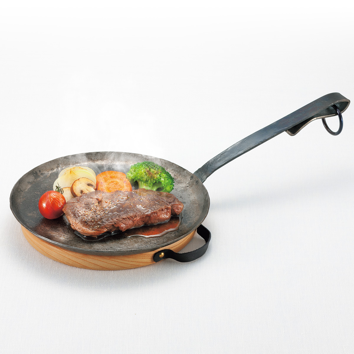 鍛鉄のフライパン(鍋敷き・手入れ用たわし付)