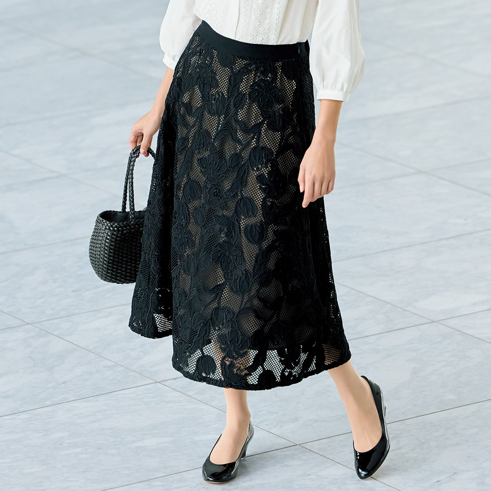 レースのフレアースカート