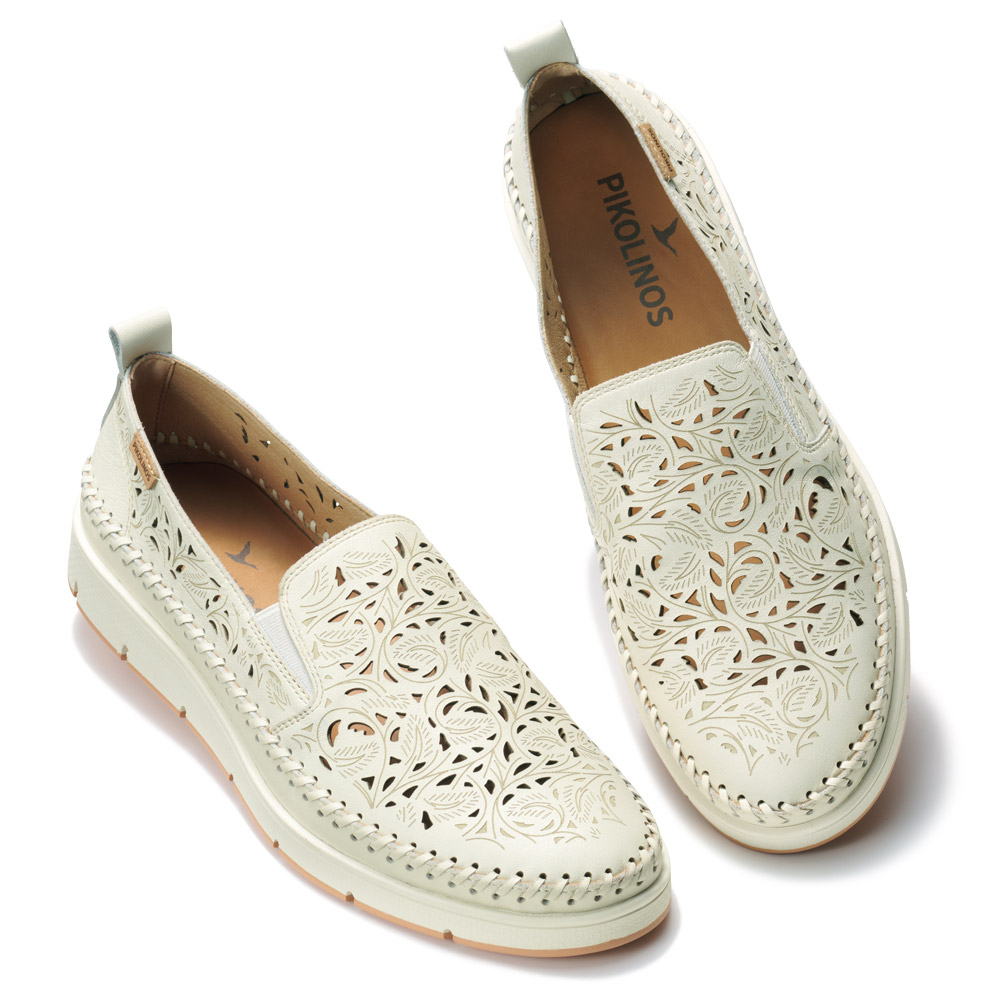 椰子柄レーザーカットデザインスリップオン