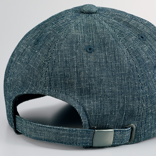 リネン混ピケ織り素材のキャップ