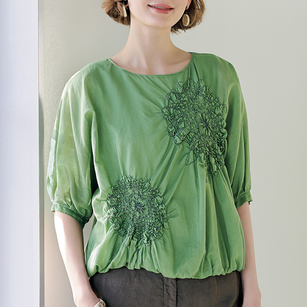 刺しゅう使いシアーブラウス