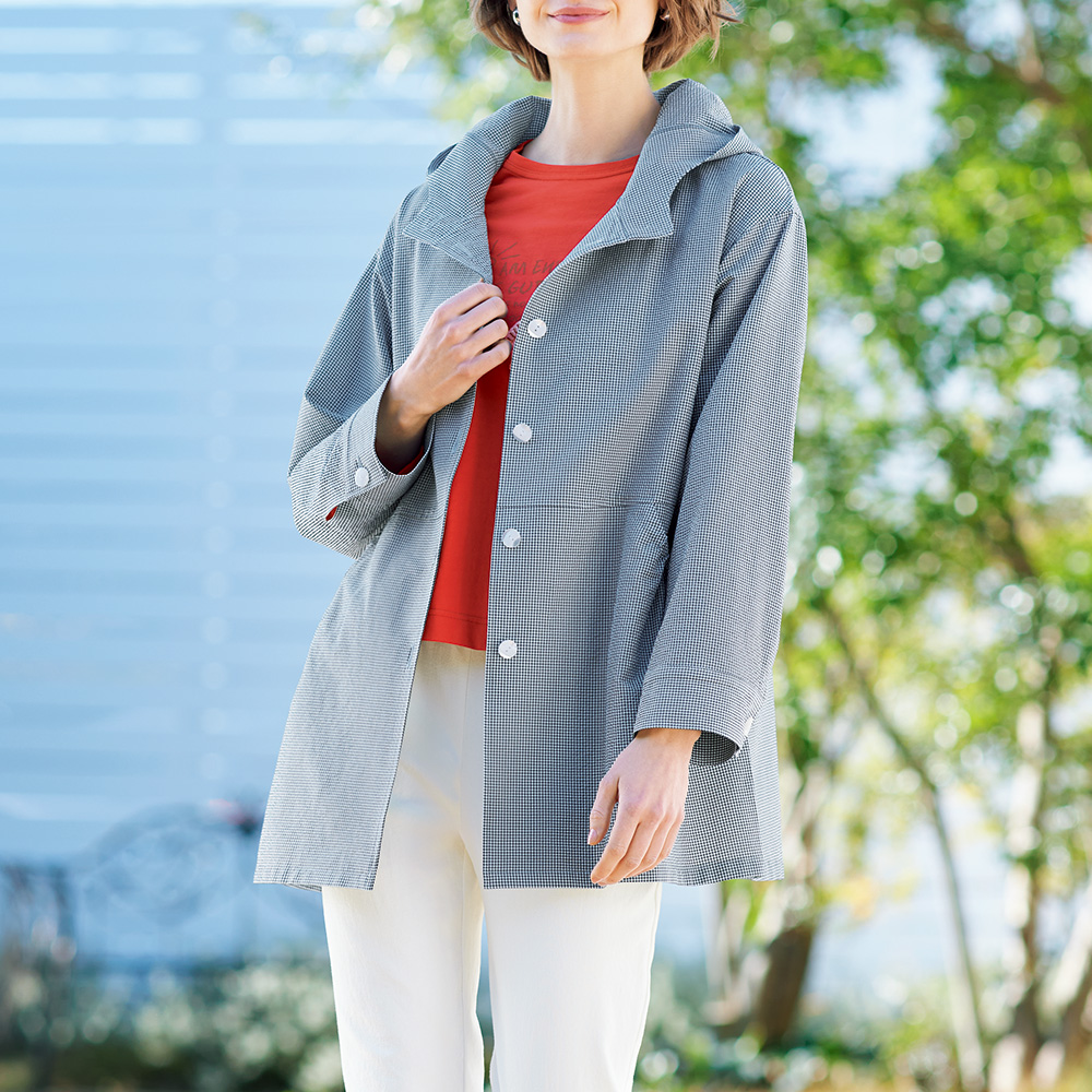 機能付き軽量ギンガムコート