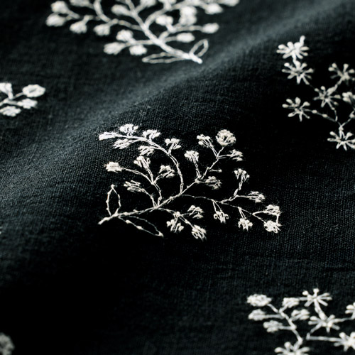 裾刺しゅう使い切り替えパンツ