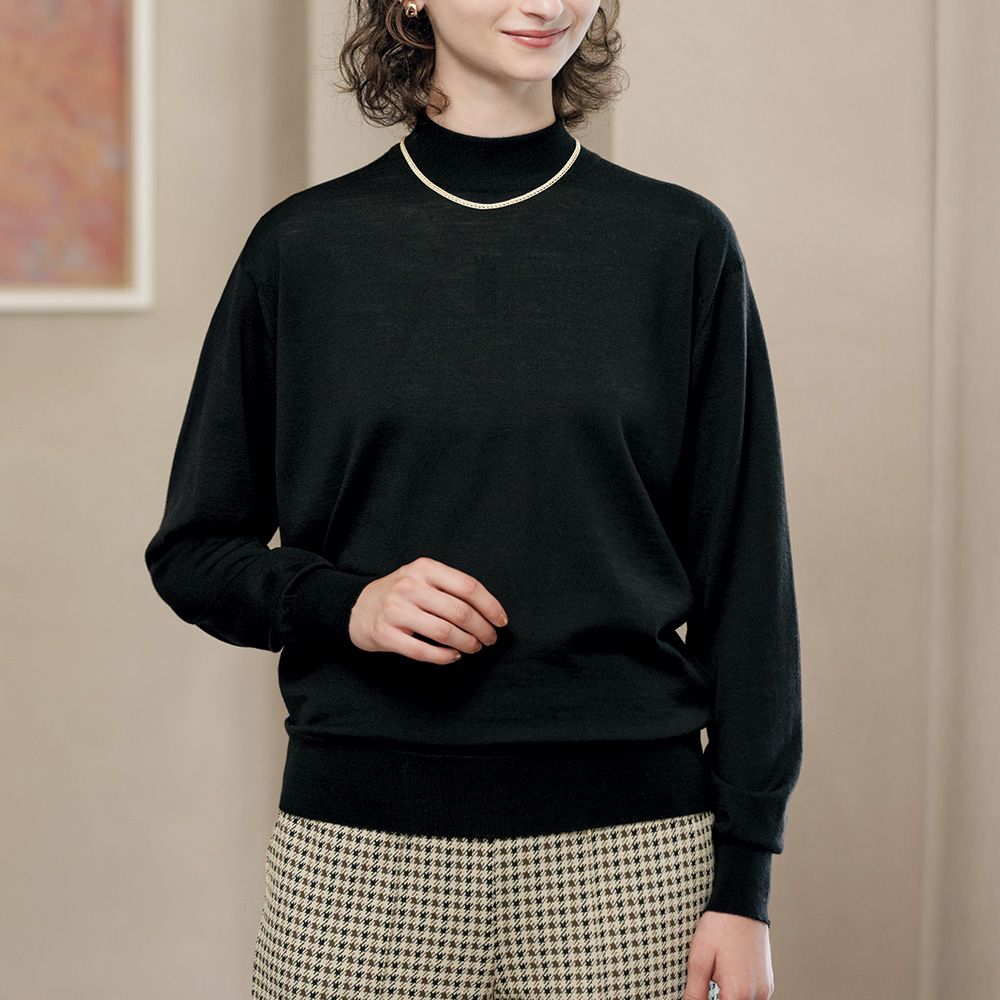 モックネックプルオーバー