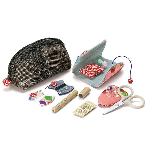 大島紬ポーチ入りお細工物の裁縫セット／加賀目細針入り