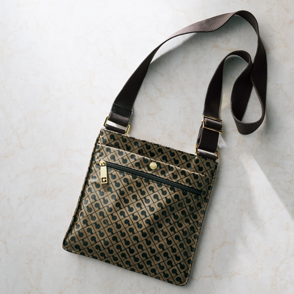 クロスショルダーバッグ