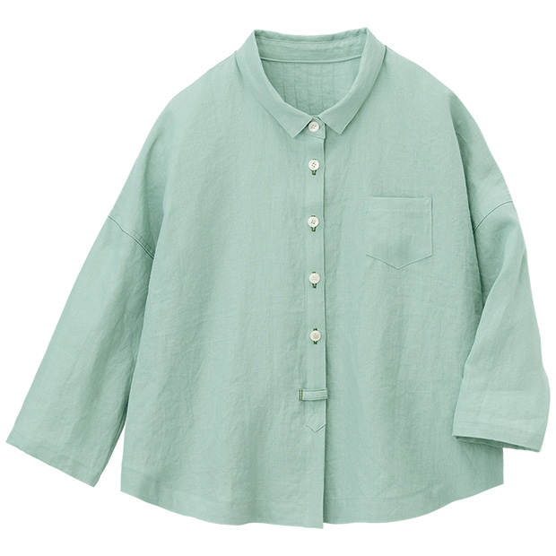 高密度リネンの背面タック七分袖ブラウス