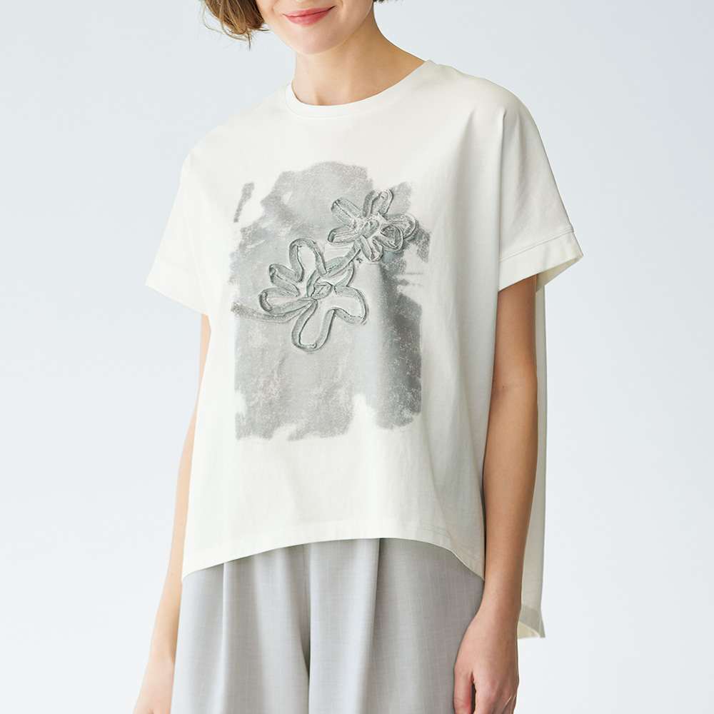 箔プリント使いコード刺しゅうプルオーバー