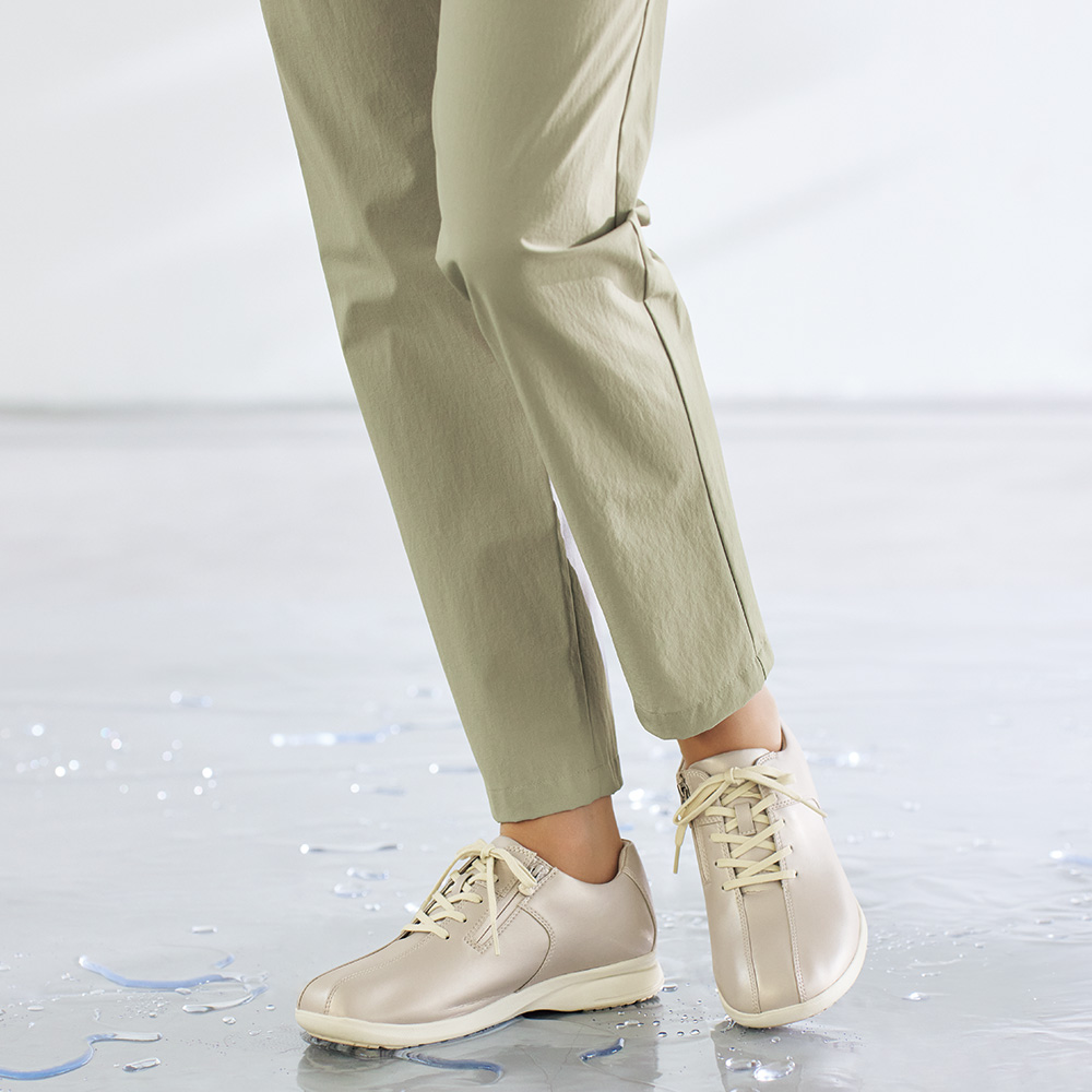 ウォーキングシューズ／L122