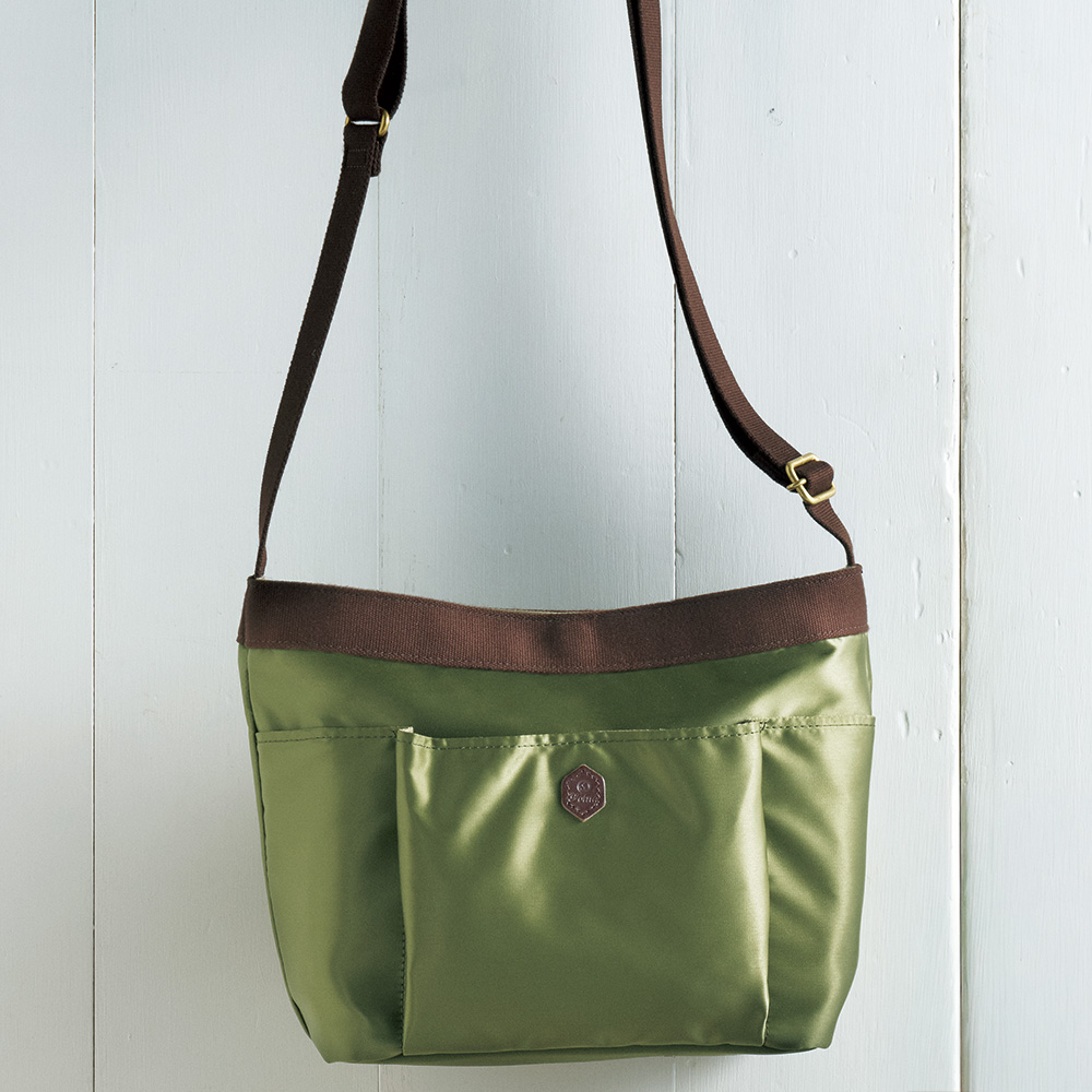 ナイロンショルダーバッグ