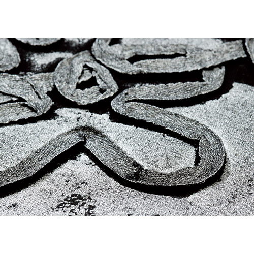 箔プリント使いコード刺しゅうプルオーバー