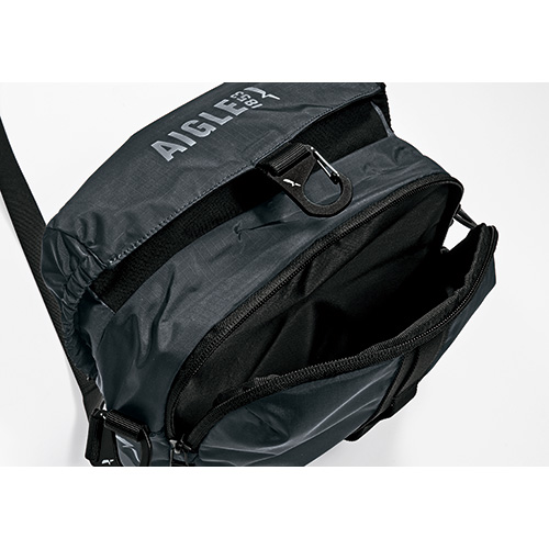 軽量ショルダーバッグ