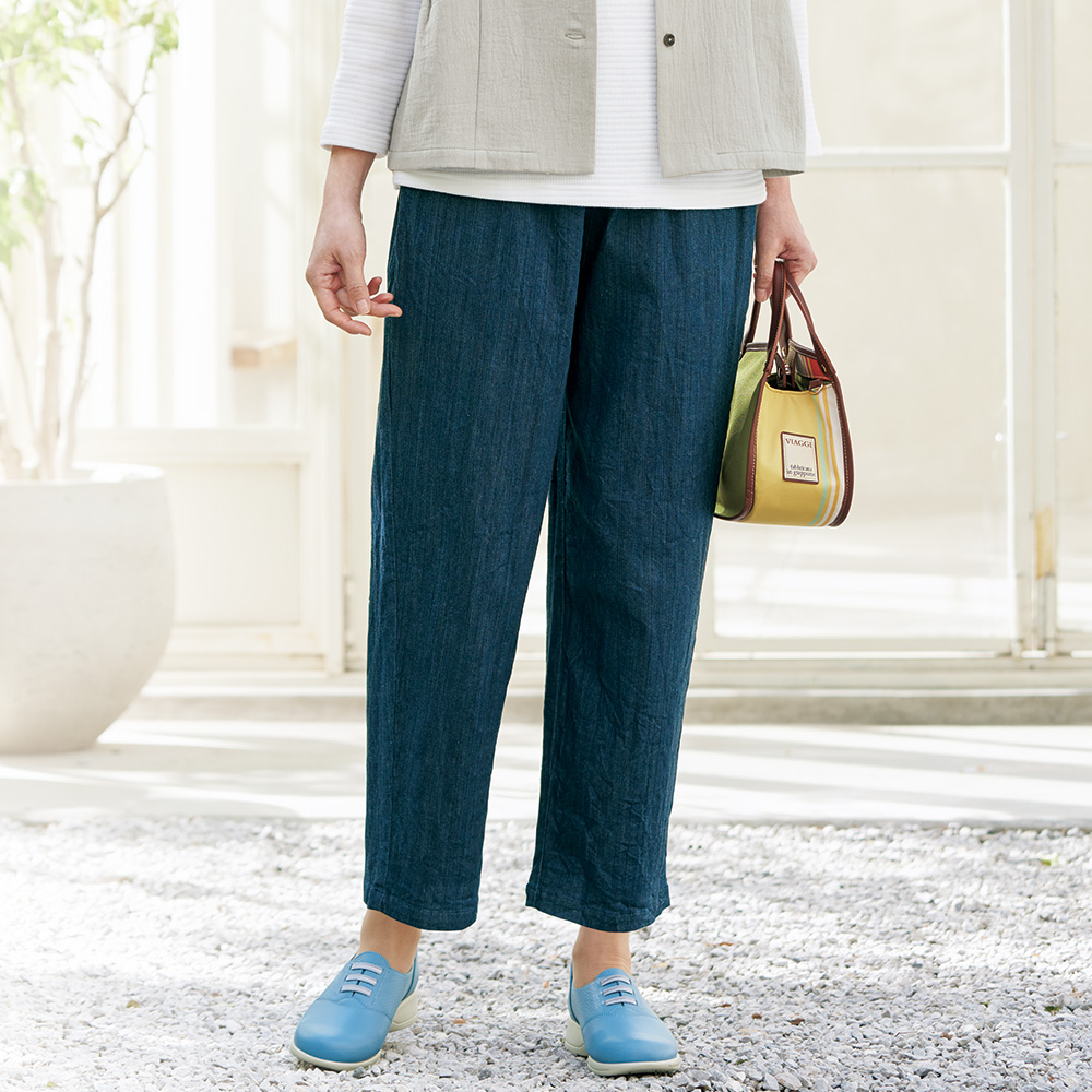 軽量ソールのエコレザースリップオンスニーカー