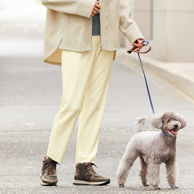 ダブルファスナー使いハイカットシューズ