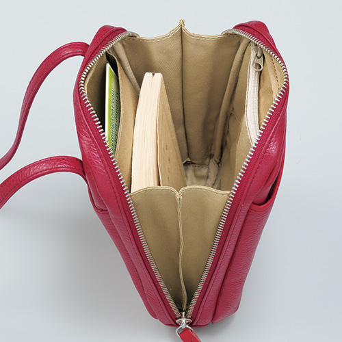 がばっと開くレザーショルダーバッグ