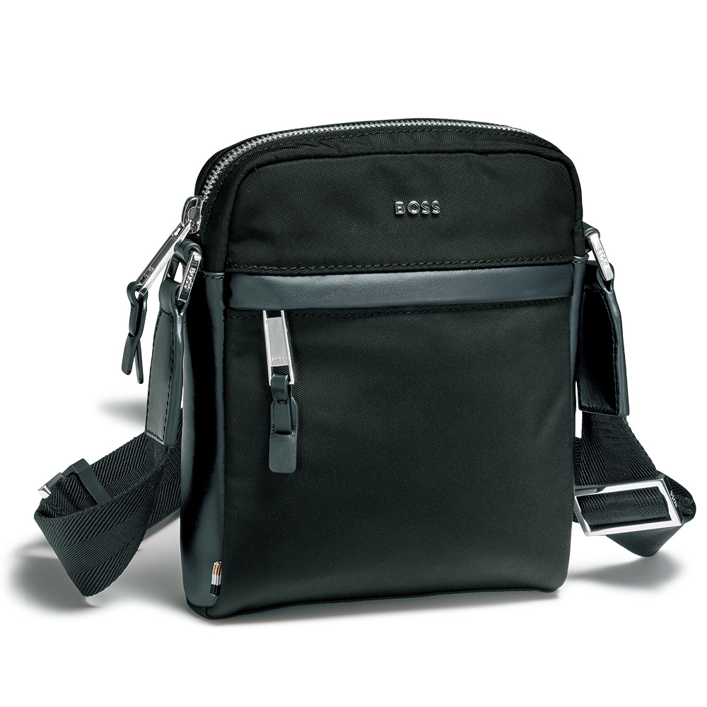 レザー使いショルダーバッグ