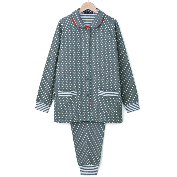 ラグランスリーブの水玉パジャマ