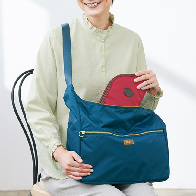 フリルカラーシャツ