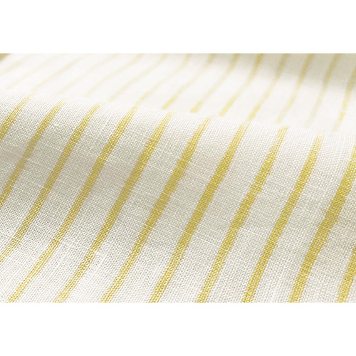 ワイドラウンドカラーのロングシャツ