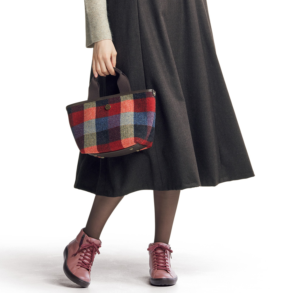 ファスナー使いレザーブーツ