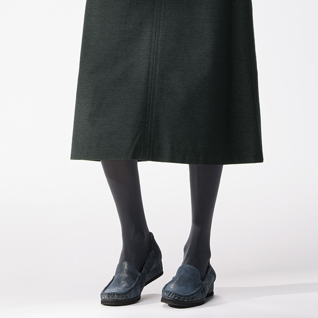 柔らかソールの4E軽量シューズ