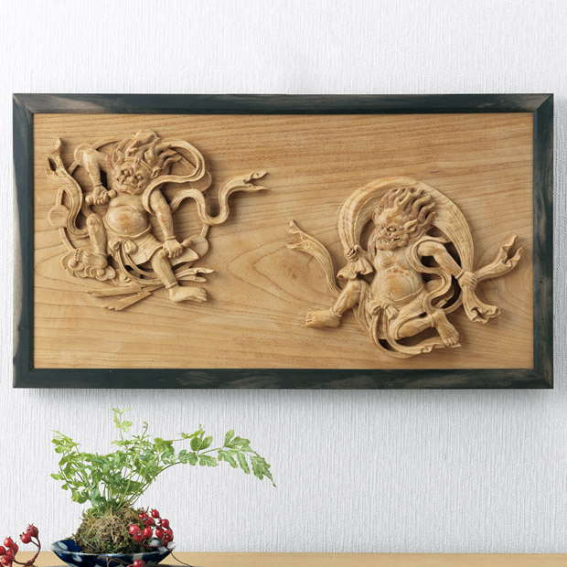 黒柿額縁入り欅手彫り額「風神雷神」