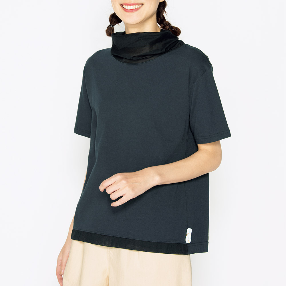 布帛使いタートルネックTシャツ