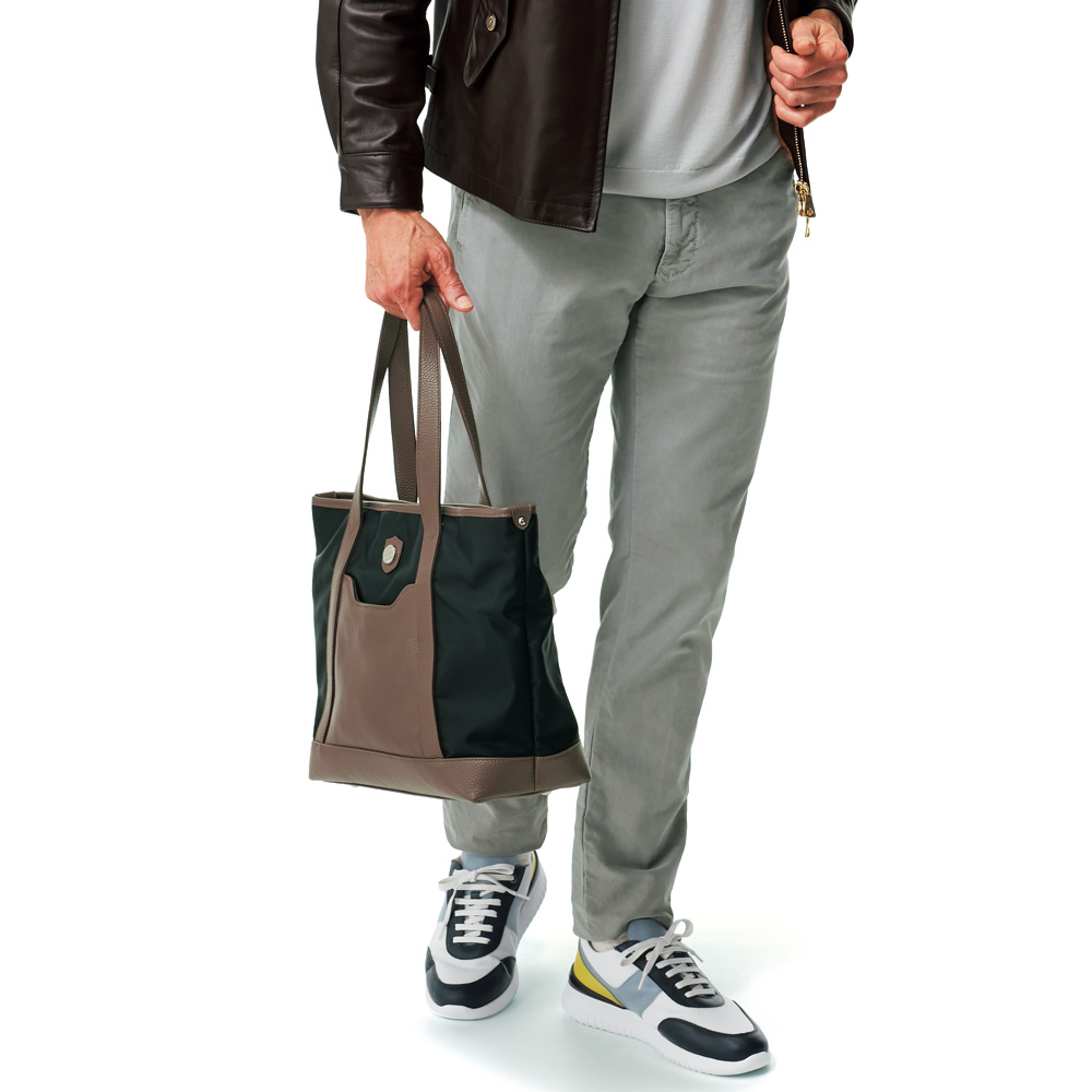 レザー使いのトートバッグ