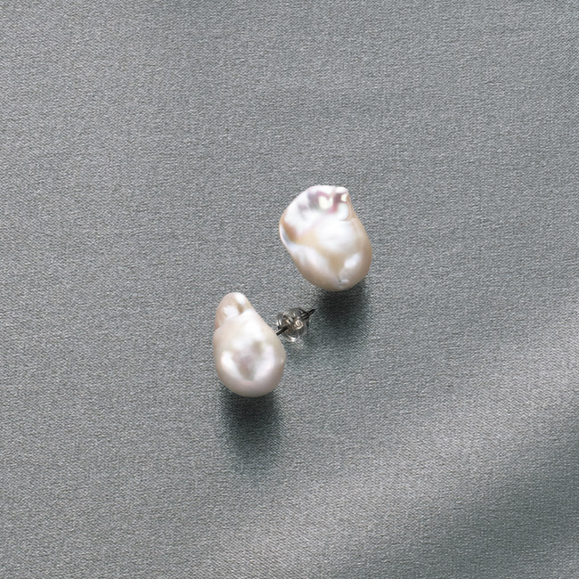 オイスターシェイプ･淡水バロックパールピアス