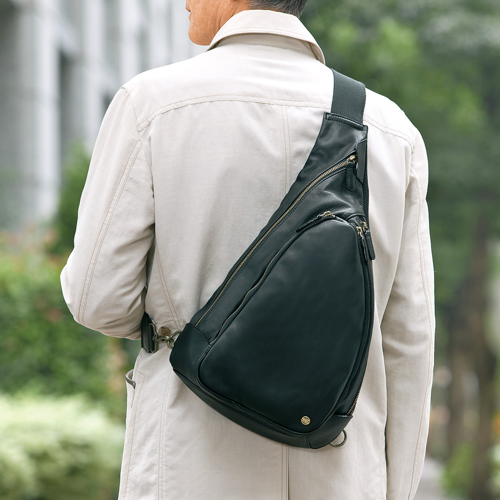 老舗のレザーワンショルダー