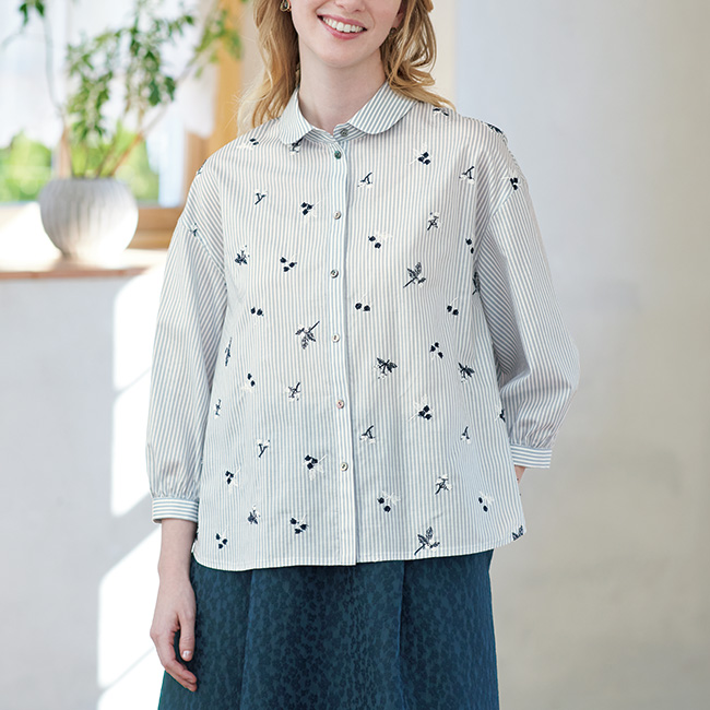 小花刺しゅう入りストライプブラウス